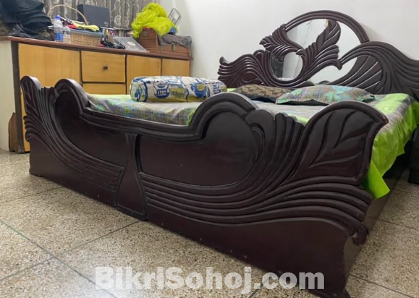 King bed with mattress